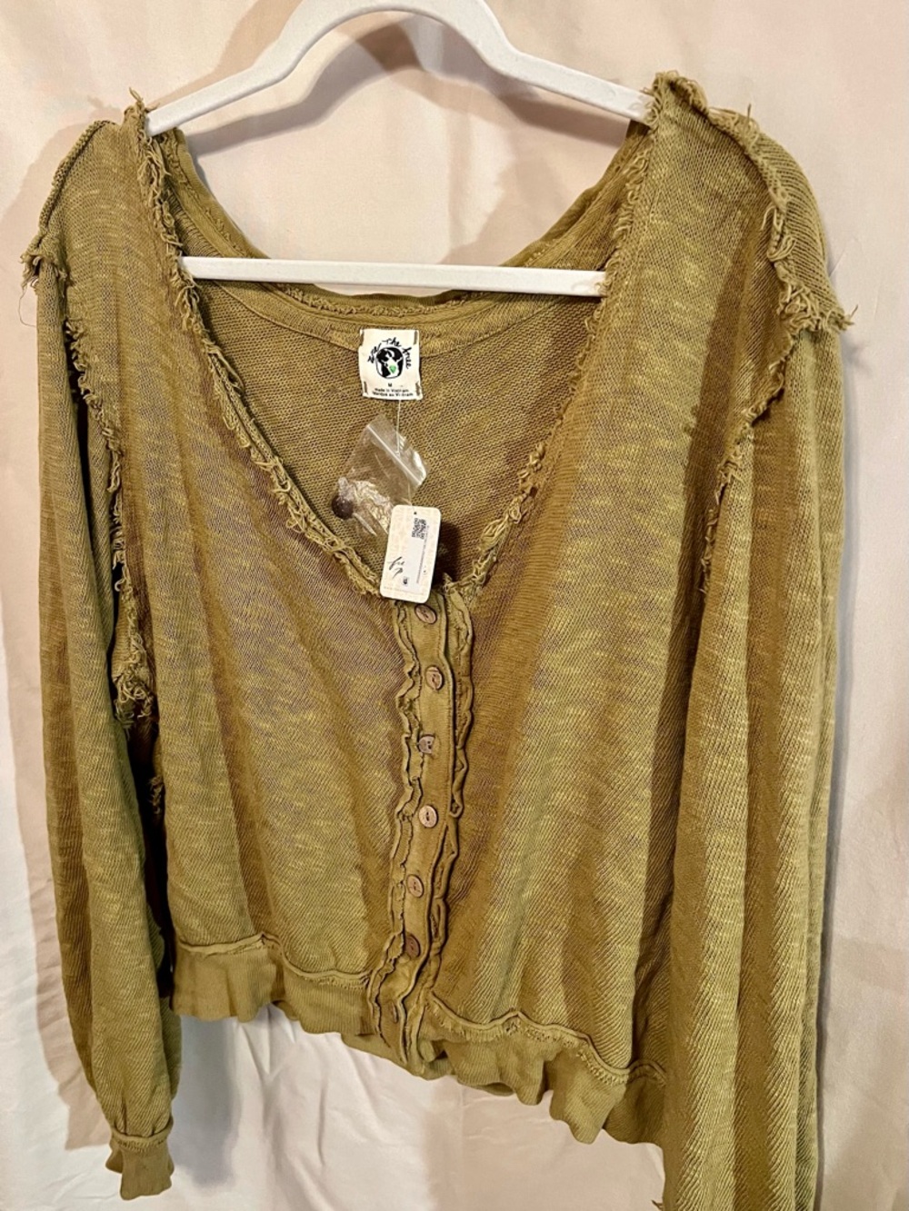 NWT- We The Free- Free People- Frayed Hem Olive Button-Front Women’s Top Size M - Picture 3 of 10